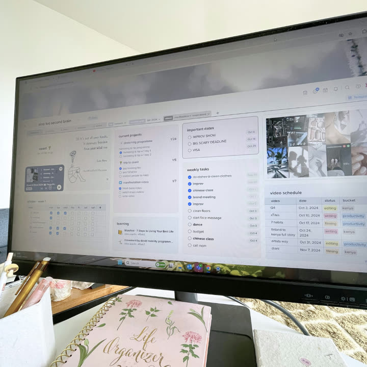 xTiles dashboard on a monitor, planner in front
